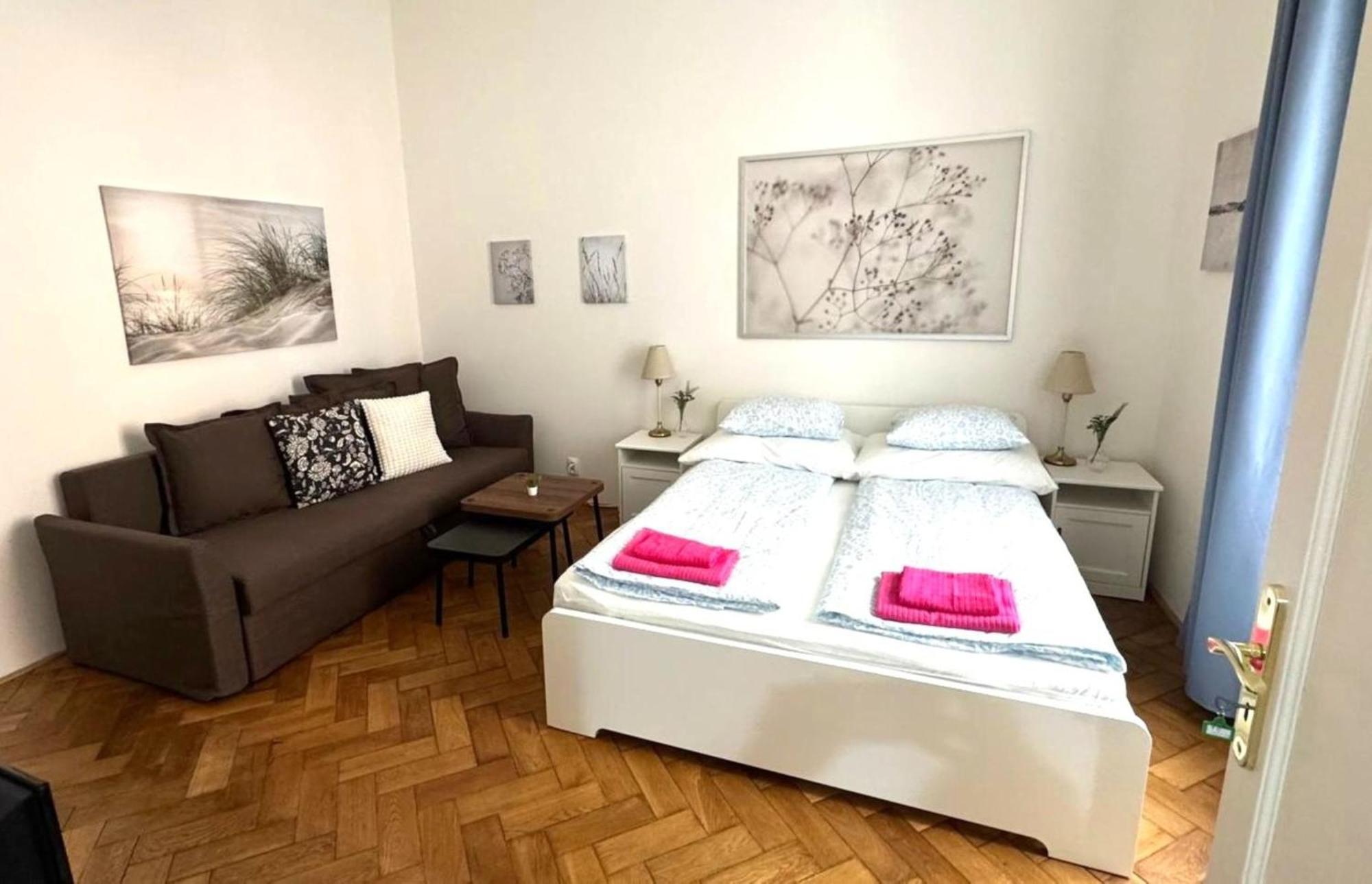 Side Street Apartments Praga Exterior foto